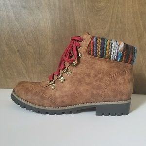 Hiker inspired bootie